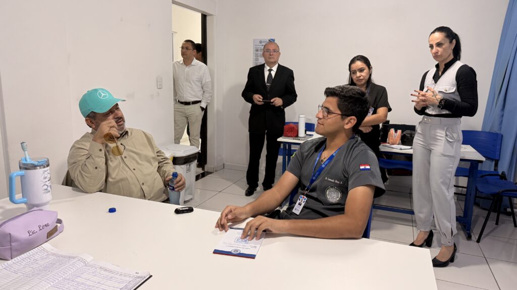 Antes da volta às aulas, Carlos Bernardo vistoria clínicas universitárias para elevar padrão de atendimento e formação médica na fronteira