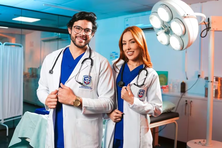 Tecnologia, prática supervisionada e compromisso social fazem da Universidade Interamericana uma referência na formação médica da fronteira.