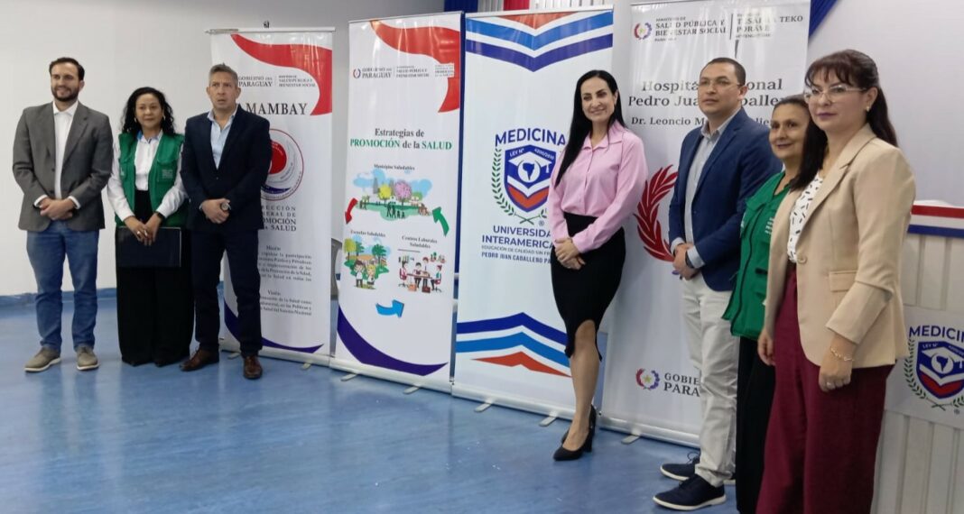 Autoridades acadêmicas da Universidad Interamericana e representantes do Ministério da Saúde Pública e Bem-Estar Social do Paraguai participaram da assinatura do convênio, realizada no Centro Tecnológico da instituição, em Pedro Juan Caballero.