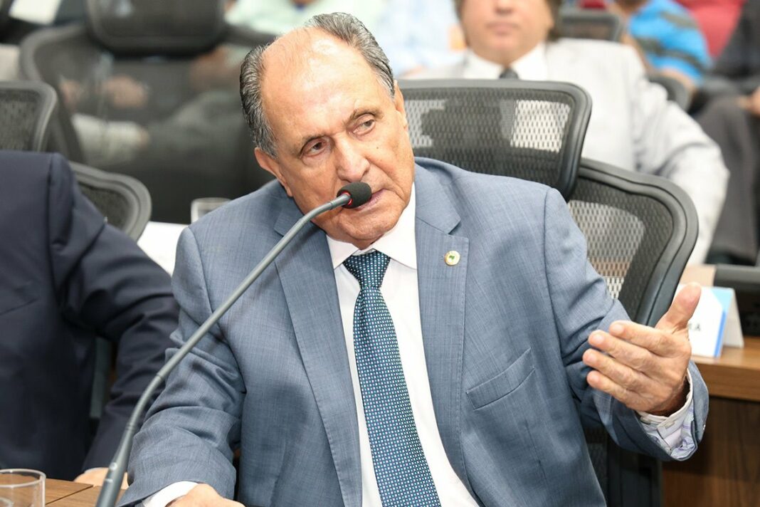Zé Teixeira reivindica melhorias em Itaporã e garante asfalto em Nova Alvorada
