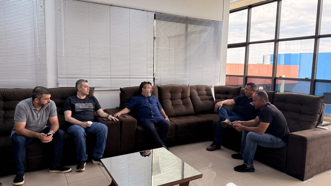Carlos Bernardo e prefeito Wagner Ponsiano discutem projeto educacional que pode impulsionar economia da região