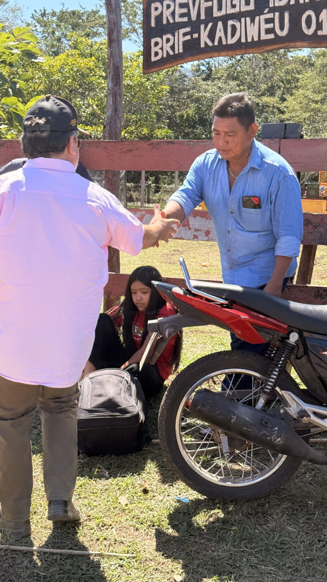 Da defesa do território ao desafio do desenvolvimento: Carlos Bernardo ouve demandas dos Kadiwéus por estradas e escoamento da produção