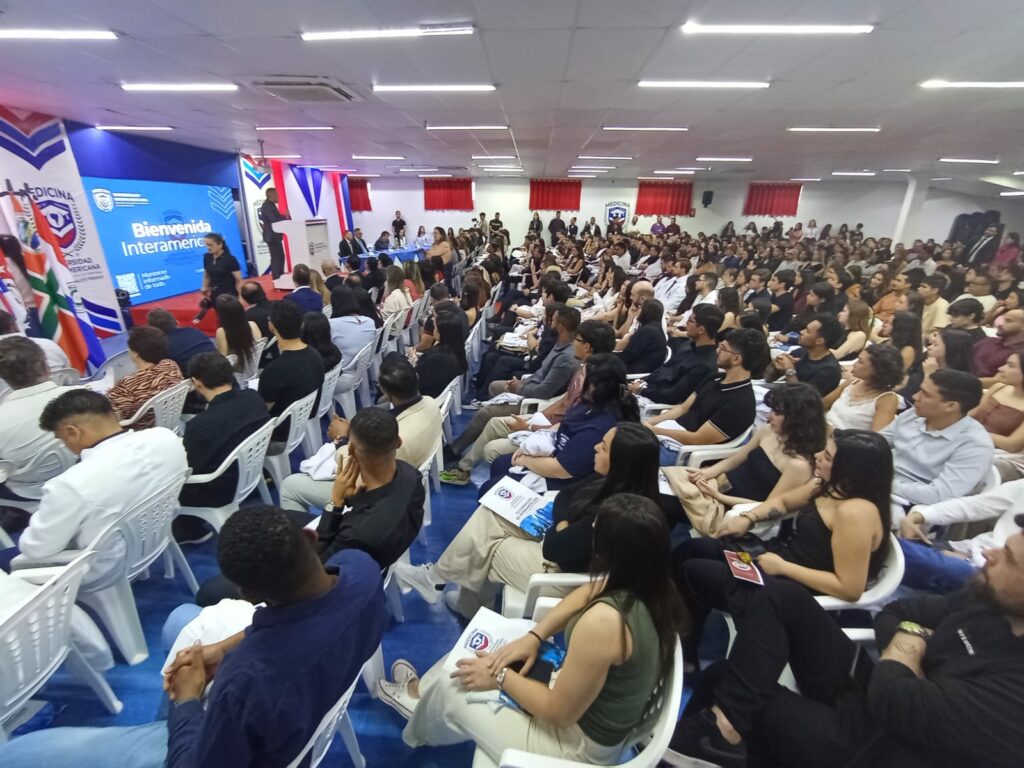 Futuros médicos assumem compromisso ético durante Juramento do Jaleco na Interamericana Futuros médicos assumem compromisso ético durante Juramento do Jaleco na Interamericana