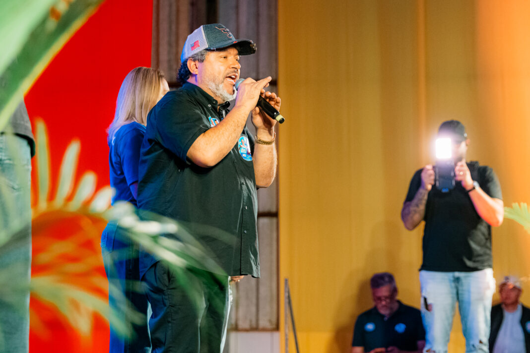 Em encontro em Ponta Porã, Carlos Bernardo reúne apoiadores e apresenta propostas para a fronteira