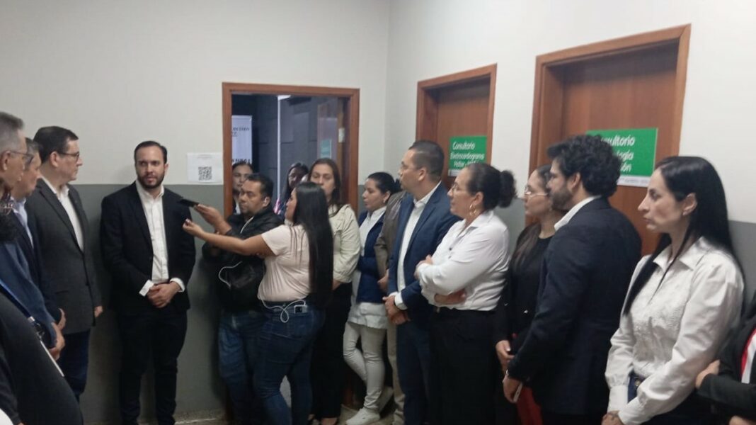 Reitor da Interamericana, Dr. Miguel Cáceres, secretário de Saúde, Gustavo Caballero e Osmar Fariña diretor do HR
