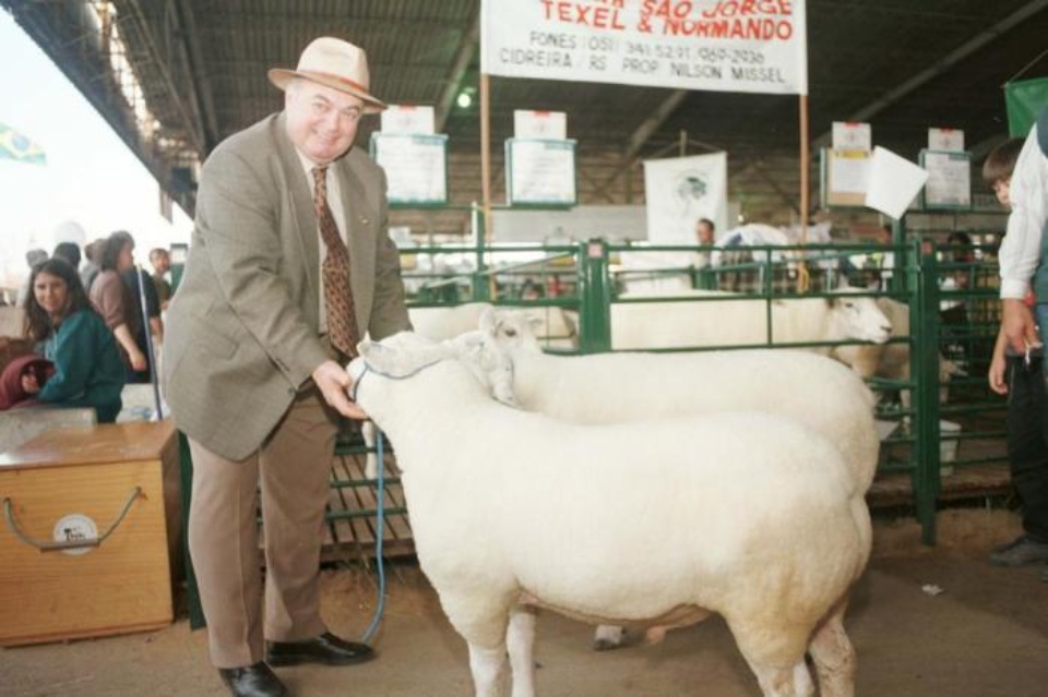 Morre, aos 79 anos, Carlos Sperotto, presidente da Farsul (ZeroHora/RS)