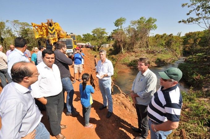 Murilo inicia construção de ponte no distrito de Itahum