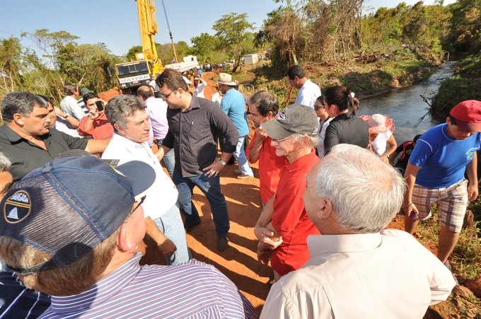 Murilo inicia construção de ponte no distrito de Itahum