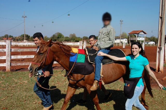 Sindicato Rural realiza com Apae ação pioneira de equoterapia Sindicato Rural realiza com Apae ação pioneira de equoterapia