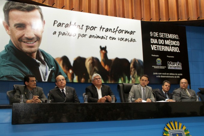 Médicos Veterinários recebem honrarias na Assembleia Legislativa Médicos Veterinários recebem honrarias na Assembleia Legislativa