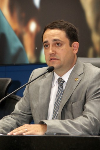 Médicos Veterinários recebem honrarias na Assembleia Legislativa Médicos Veterinários recebem honrarias na Assembleia Legislativa
