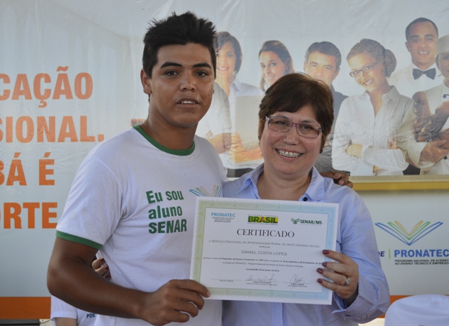 Animados com qualificação, assentados recebem certificados do Senar/MS em Corumbá