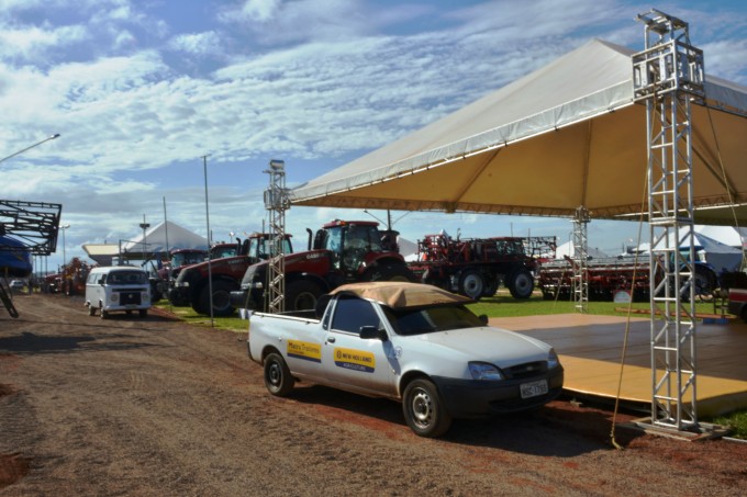 Expositores finalizam últimos detalhes de montagem dos estandes para o início da Expoagro Expositores finalizam últimos detalhes de montagem dos estandes para o início da Expoagro