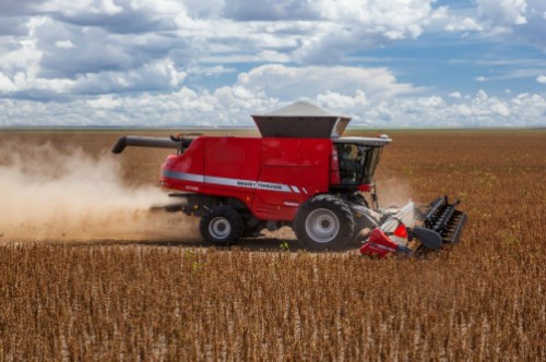 Massey Ferguson lança na Expodireto Cotrijal 2015 nova colheitadeira classe 7 com inédito motor de sete cilindros Massey Ferguson lança na Expodireto Cotrijal 2015 nova colheitadeira classe 7 com inédito motor de sete cilindros