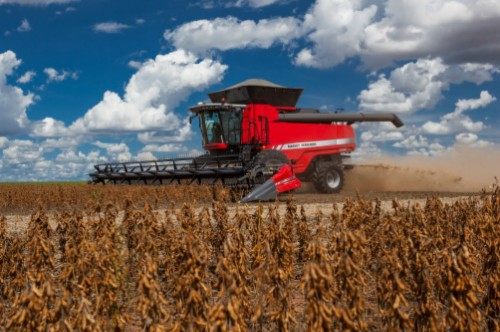 Massey Ferguson lança na Expodireto Cotrijal 2015 nova colheitadeira classe 7 com inédito motor de sete cilindros Massey Ferguson lança na Expodireto Cotrijal 2015 nova colheitadeira classe 7 com inédito motor de sete cilindros