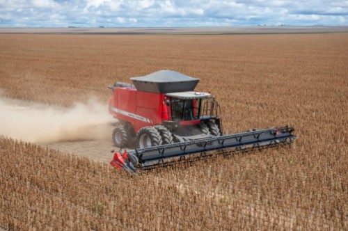 Massey Ferguson lança na Expodireto Cotrijal 2015 nova colheitadeira classe 7 com inédito motor de sete cilindros Massey Ferguson lança na Expodireto Cotrijal 2015 nova colheitadeira classe 7 com inédito motor de sete cilindros