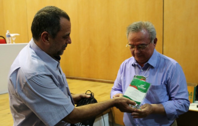 Dr. Sergio Arce Gomez é homenageado no Siconbiol Dr. Sergio Arce Gomez é homenageado no Siconbiol