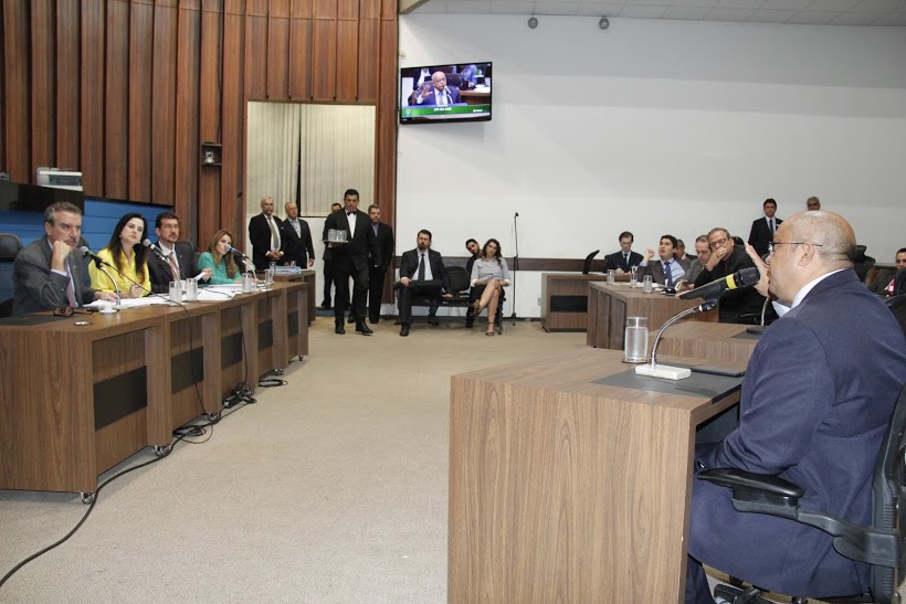 Em depoimento a CPI, delegado e indígena divergem sobre incitação do Cimi a invasões