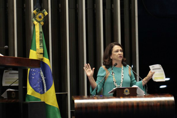 Kátia Abreu cobra igualdade de tratamento a brasileiros índios e não índios Kátia Abreu em pronunciamento. Foto: Divulgação