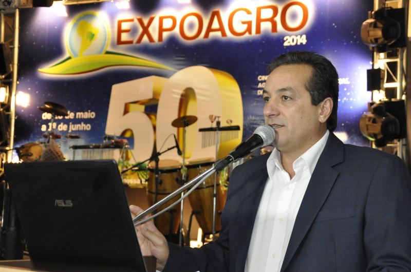 Legenda - Marisvaldo Zeuli discursa durante o lançamento oficial da 50ª Expoagro, na noite de sexta-feira, no Parque de Exposições João Humberto de Carvalho Foto: Hédio Fazan 