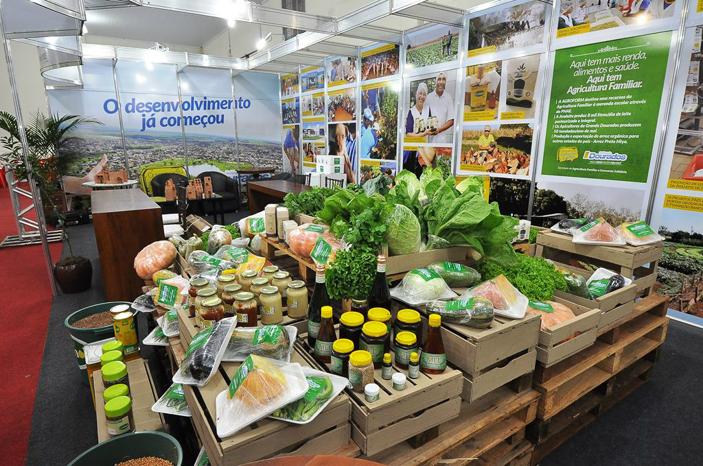 Estande da prefeitura mostra a produção local de alimentos, faz imunizações e orienta sobre saúde e meio ambiente. Foto: A. Frota