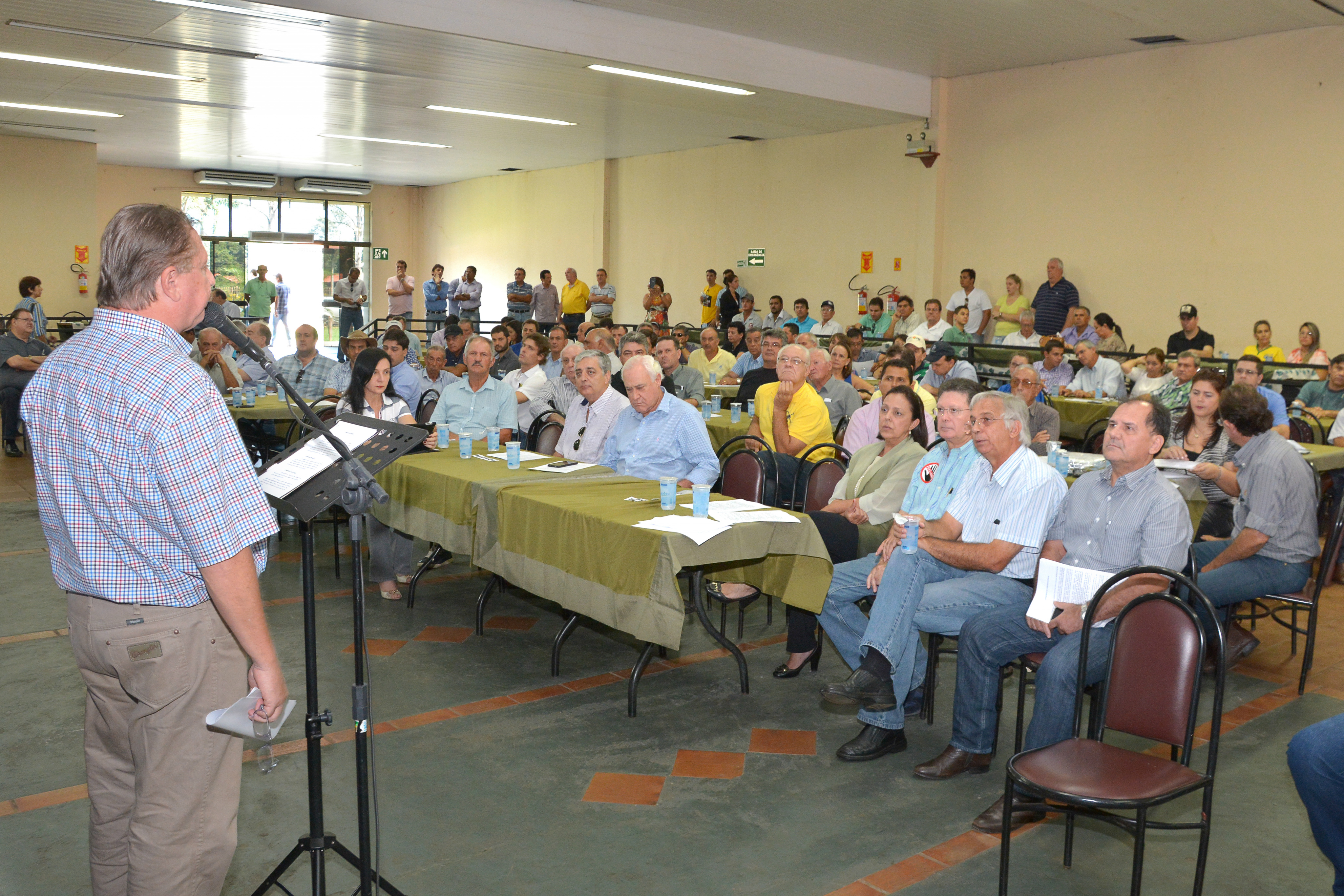 Foto: Marcos RibeiroLuiz Antônio Nabhan Garcia, presidente da União Democrática Ruralista (UDR) e coordenador da Frente Produtiva do Brasil, discursa durante encontro em Dourados e critica ausência da Famasul no protesto de produtores