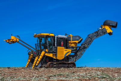 Novidades Valtra: Nova colhedora de cana e distribuidor de fertilizantes. Primeira colhedora de cana da Valtra - BE1035