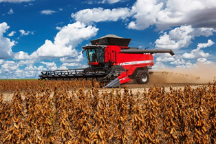 Massey Ferguson lança na Agrotins nova colheitadeira classe 7 com inédito motor de sete cilindros Colheitadeira classe 7 MF 9795