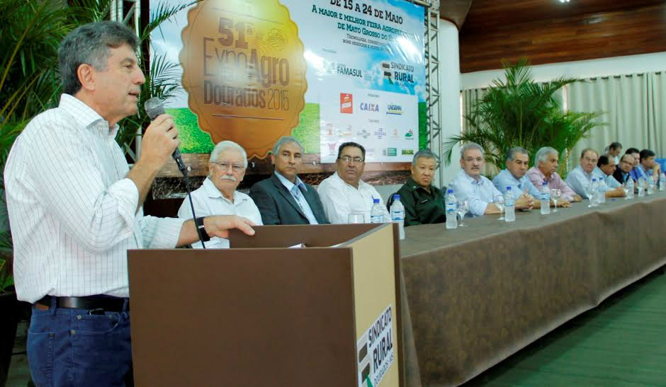Na Expoagro, Murilo diz que conjunto de fatores vai manter a crise longe de Dourados Prefeito Murilo revelou que já está preparando junto com o vice-prefeito Odilon uma grande comemoração pelos 80 anos de Dourados em dezembro