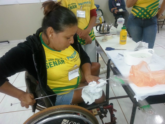 Treinamento do Senar/MS prepara instrutores para atendimento a alunos com deficiência Aula prática de aplicação de medicamentos em bovinos - Coxim (MS)