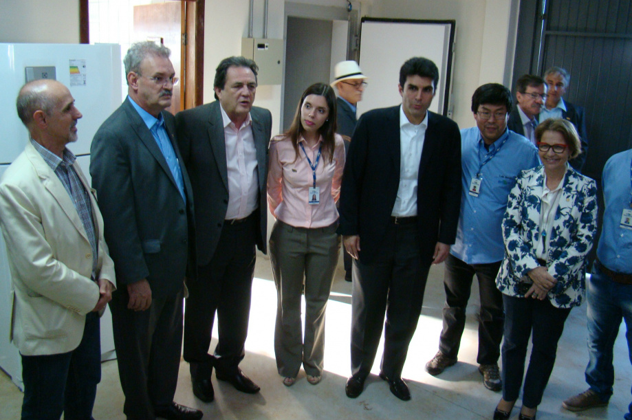 Ministro da Pesca visita Laboratório de Piscicultura da Embrapa em Dourados (esquerda para direita)Guilherme Amus; Geraldo Resende; Moka; Tarcila Silva; Helder-Barbalho; Luis Inoue; Teresa Cristina