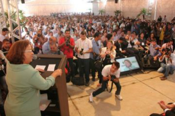 União tem R$ 34 bi disponíveis para municípios Ministra Ideli durante discurso na Assomasul. Foto: Assomassul