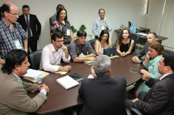 Prefeitos pedem socorro contra conflito e invasões de terras Encontro aconteceu na manhã de ontem em Campo Grande