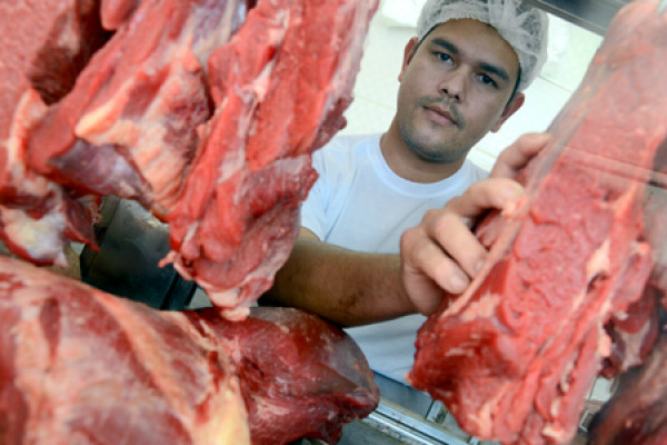 Consumo doméstico aumenta oferta de carne no Brasil A expectativa é que a produção nacional de carne bovina deve passar de 8,4 milhões de toneladas para até 13,6 milhões de toneladas (61,5% de aumento. Foto: Diariodemarília/Ilustração