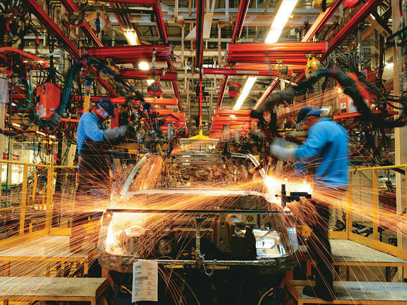 Produção industrial cai na maioria dos setores A retração foi puxada pelo segmento de automóveis, mas também foi disseminada e atingiu grande número de setores