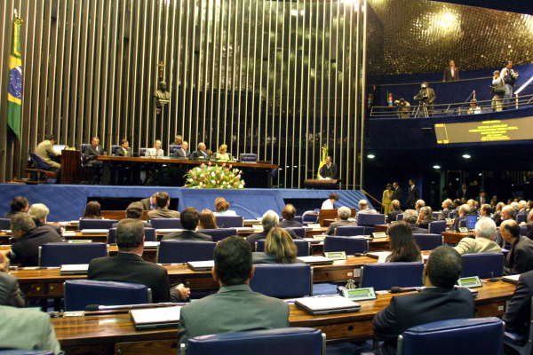 Senado aprova subvenção a agricultores após acordo Ao todo 21 mil produtores de cana de açúcar serão beneficiados com a liberação de R$ 10 por tonelada de cana