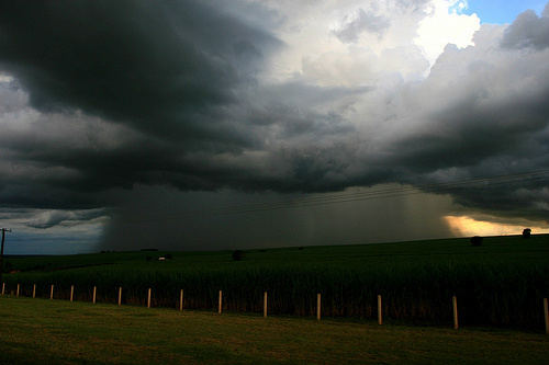 Previsão de chuvas fortes em quase todo MS na sexta-feira, diz Inmet