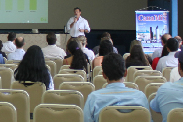 Biosul participa do Workshop CanaMix em Dourados Durante o evento, Hollanda falou sobre a expectativa da safra 2013/2014 que prevê um aumento de 18,3% na produção de cana de açúcar no Estado.