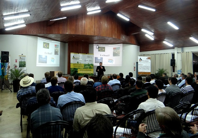 Circuito Aprosoja em Naviraí: especialista propõe colher, plantar e vender sem medo