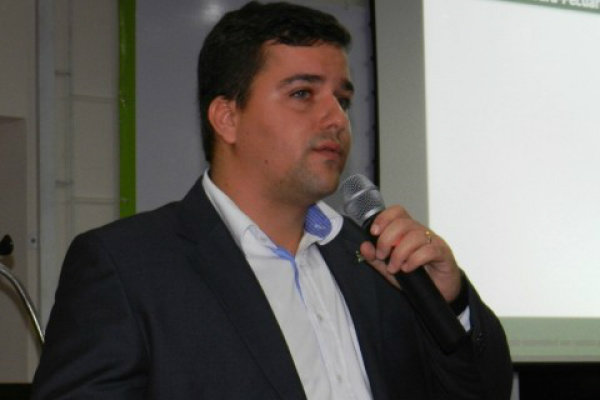 Foto: Diretor Executivo da Aprosoja MS, Lucas Galvan, durante apresentação no Simpósio Internacional