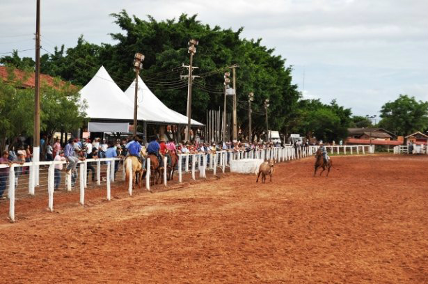 Festa do Laço reúne público de sete mil pessoas em Maracaju Festa do Laço reúne público de sete mil pessoas em Maracaju