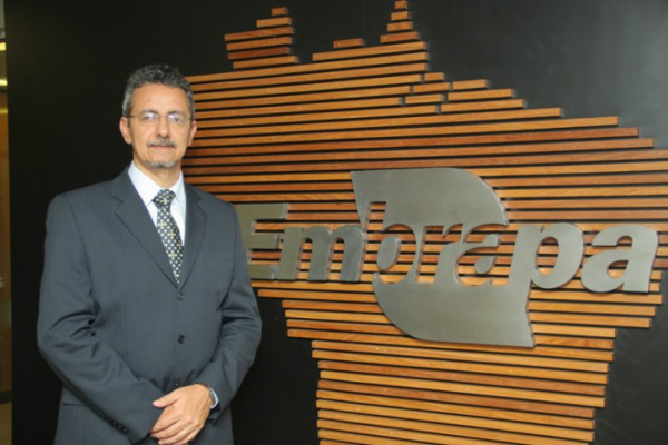O acesso à tecnologia pode ser solução para seca no Nordeste, na avaliação do presidente da Embrapa, Maurício Antônio Lopes (Foto).