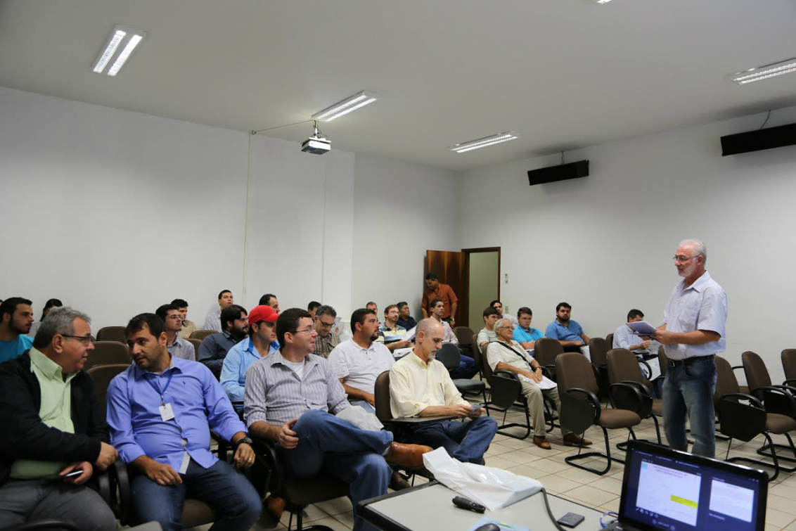 Agrônomos trocam informações sobre uso e conservação dos solos