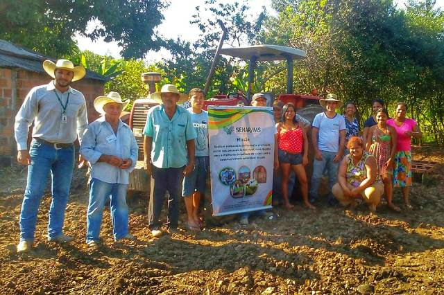 Moradores de comunidade em Fátima do Sul criam horta comunitária após capacitação do Senar/MS Moradores de comunidade em Fátima do Sul criam horta comunitária após capacitação do Senar/MS