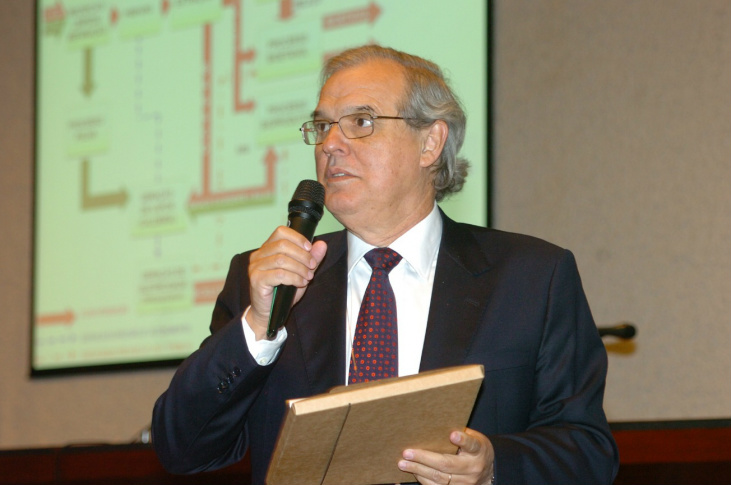 Pesquisador referência em controle biológico de pragas faz palestra em Dourados Pesquisador referência em controle biológico de pragas faz palestra em Dourados