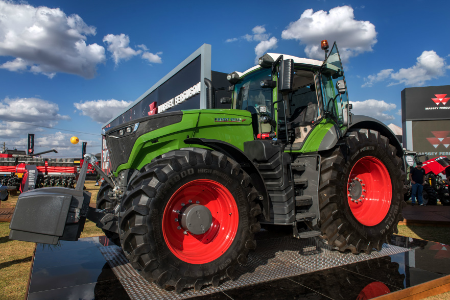 Massey Ferguson traz à Agrishow 2016 trator Fendt 1050 Vario Massey Ferguson traz à Agrishow 2016 trator Fendt 1050 Vario