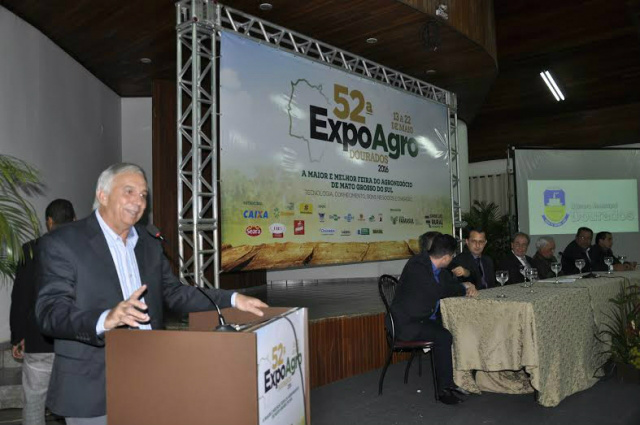 Homenageados representam a força do agronegócio, diz Damália em sessão solone Homenageados representam a força do agronegócio, diz Damália em sessão solone