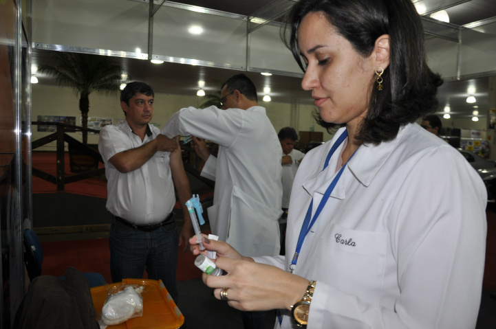 Legenda: Vacinação contra a gripe é levada à ExpoagroFoto: Assessoria/Hedio Fazan