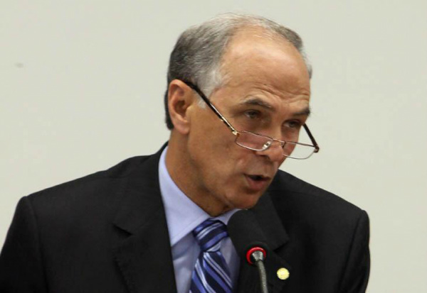 Grupo de trabalho dará agilidade a soluções no escoamento da supersafra de grãos Antônio Andrade afirma que o governo deve ampliar a capacidade de estocagem.Foto: PMDB/ Divulgação