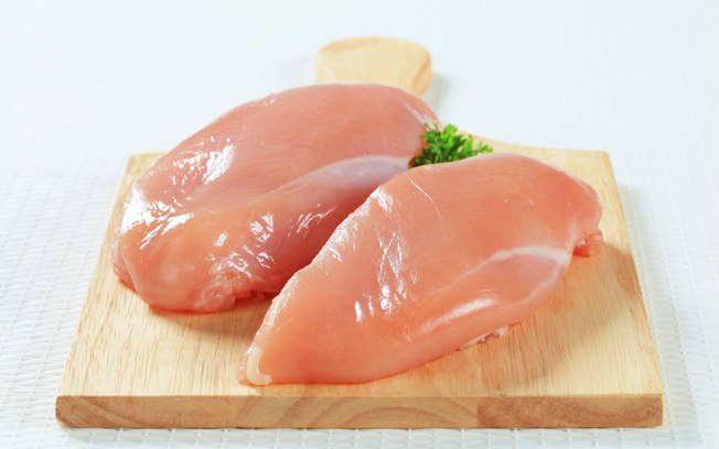 Preços da carne de frango atingem recorde em SP em setembro, diz Cepea